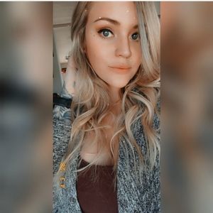 Meet your Posher, Alexis